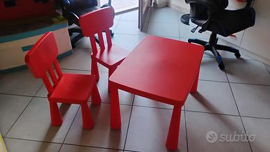 tavolino con 2 sedie