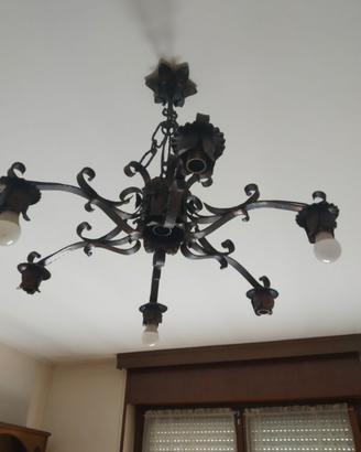 Lampadario in ferro battuto