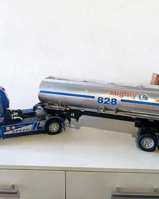 Modellino camion cisterna mighty 828