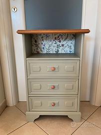 Mobiletto-Cassettiera con interno decorato