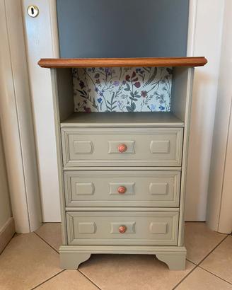 Mobiletto-Cassettiera con interno decorato