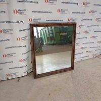 Specchio con cornice in legno