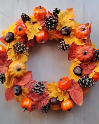 Ghirlanda autunnale fatta a mano con base in vimin