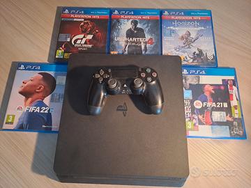 Playstation 4, con controller e giochi 