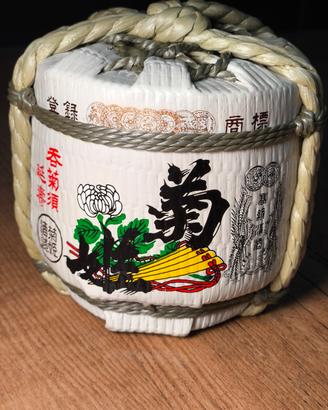 sakè giapponese bottiglia in botte japan