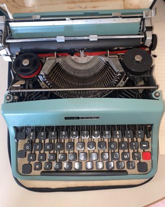Macchina da scrivere Olivetti 32 (1977)