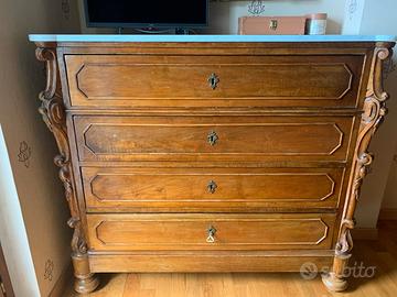 Comò dell'800 in noce