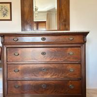 Mobili risalenti a fine ‘800 comò,specchio