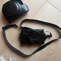 Fotocamera compatta mirrorless Sony RX10