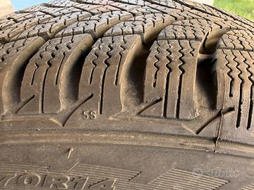 Cerchi e gomme 165 70 14 invernali VW Up