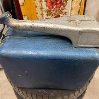 tanica in ferro vintage