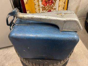 tanica in ferro vintage