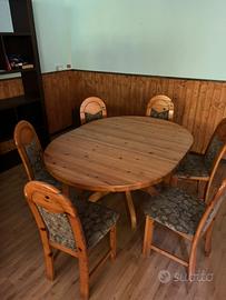 Tavolo in legno con 6 sedie imbottite
