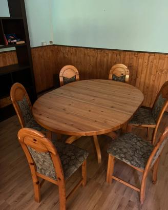 Tavolo in legno con 6 sedie imbottite