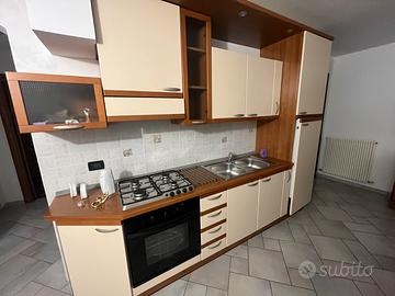 Cucina e mobilio sala da pranzo