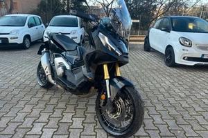 X-ADV-750 Anno 2021 