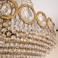 Lampadario classico con pendenti in vetro