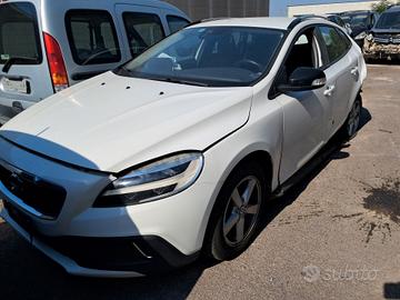 Volvo V40 Cross Country anno 2016 ricambi usati