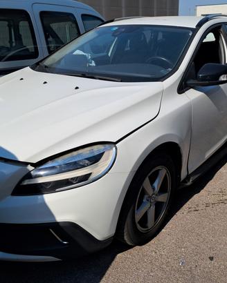 Volvo V40 Cross Country anno 2016 ricambi usati