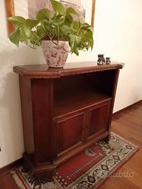 Mobile in finitura legno noce 