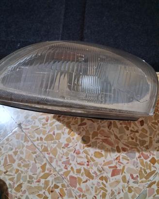 Questo faro anteriore  600