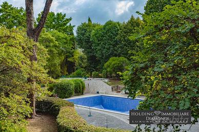 Appartamento di 240 m² con più di 5 locali a Roma