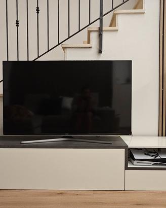 mobile tv a pavimento basso