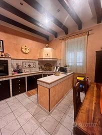 V/1298 Comoda palazzina con spazio esterno