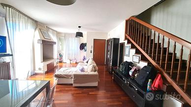 Porzione a schiera come nuova comoda a tutto