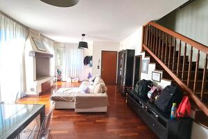 Porzione a schiera come nuova comoda a tutto