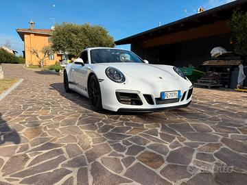 Porsche 911 gts