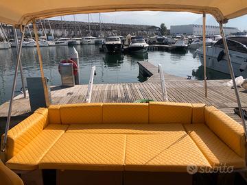 Imbarcazione a motore