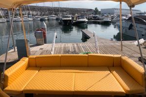 Imbarcazione a motore