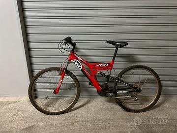 Bicicletta mountain bike