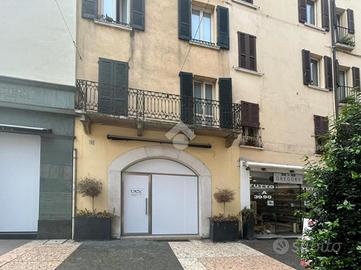 NEGOZIO A BRESCIA