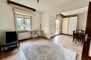 4 LOCALI A PESCIA