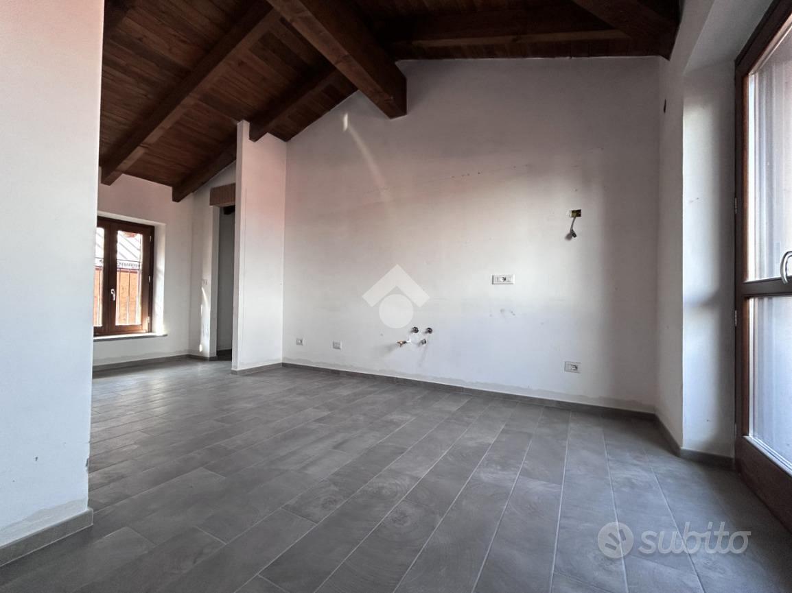 3 LOCALI A TRONZANO VERCELLESE - Vista 3