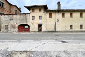 CASA DI CORTE A RIVIGNANO TEOR