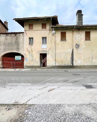CASA DI CORTE A RIVIGNANO TEOR
