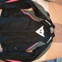 giubbotto da moto e casco 