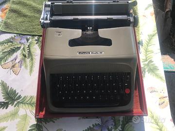 Olivetti Studio 44 con custodia e chiave