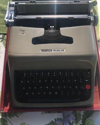 Olivetti Studio 44 con custodia e chiave