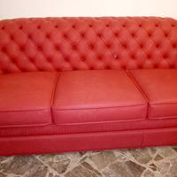Divano 3 posti Chesterfield rosso + 2 poltrone