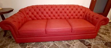 Divano 3 posti Chesterfield rosso + 2 poltrone
