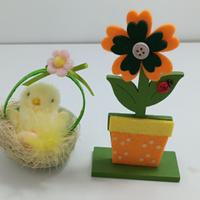 Pulcino nel cestino e fiore in feltro