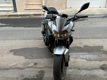 Moto Z750 con treno di gomme nuove