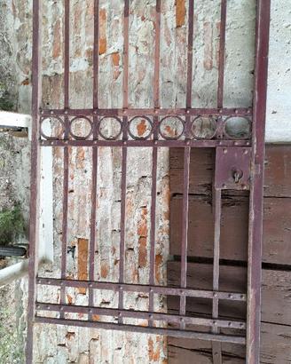 Cancello antico in ferro battuto