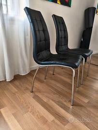 Sedie nere ed argento in ecopelle