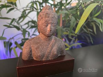 Busto Buddha in pietra composita con base in legno