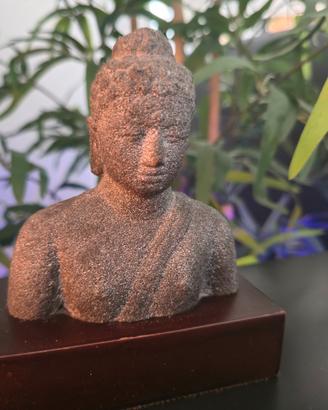 Busto Buddha in pietra composita con base in legno